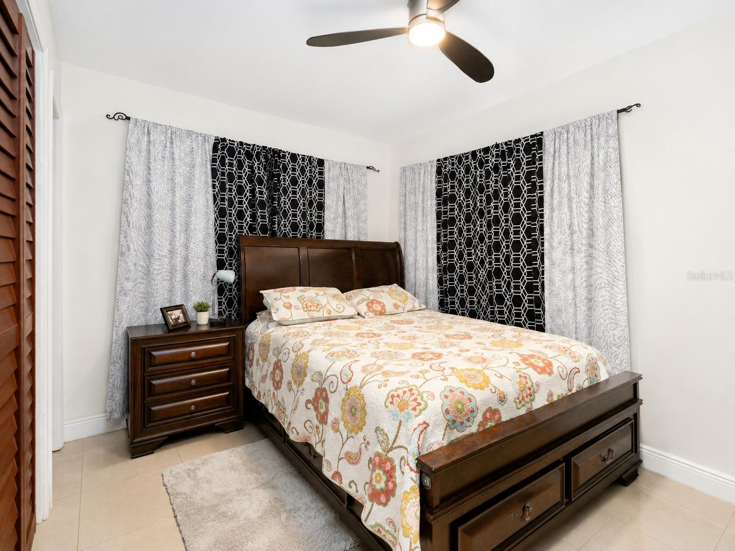 4409 W HANNA AVE — photo 10