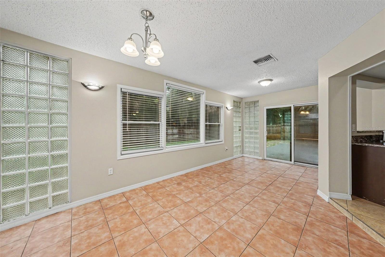 7623 BRAMBLEWOOD DR — photo 9