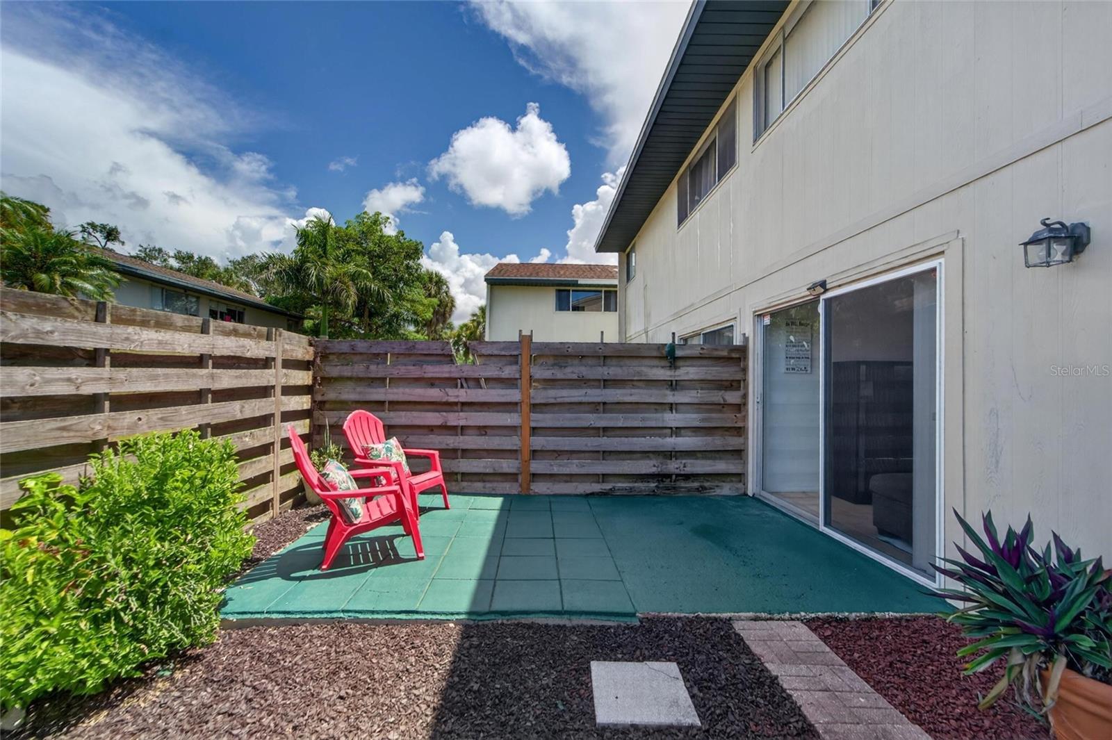 1131 LONGFELLOW RD — photo 41
