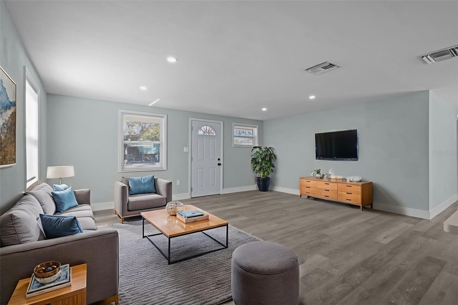 1682 WILMAR AVE — photo 4