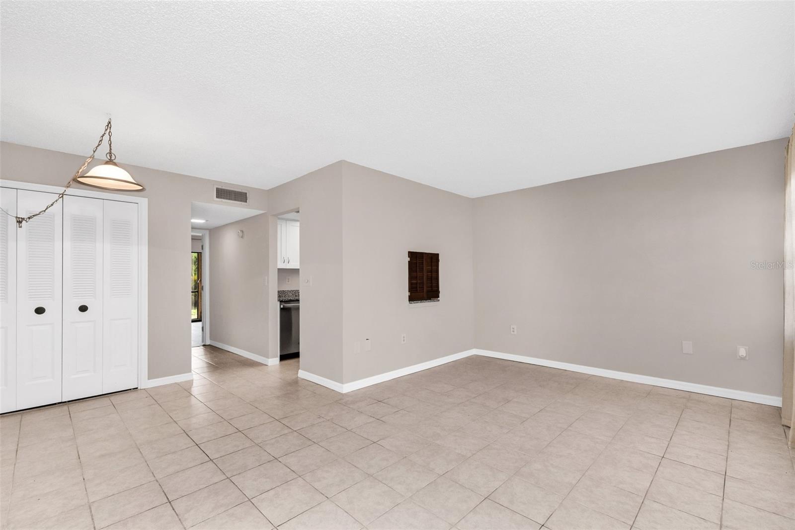 8 QUAILS RUN BLVD #4 — photo 4