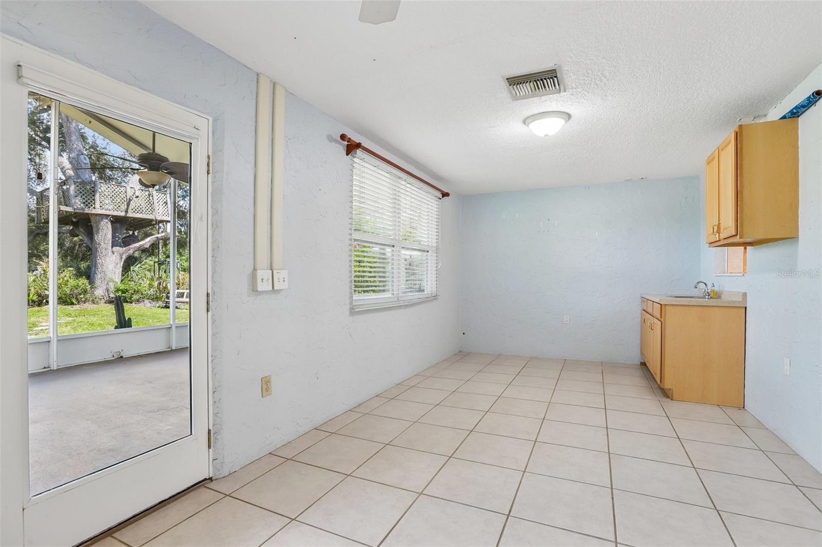 6510 SUNRIDGE DR — photo 33