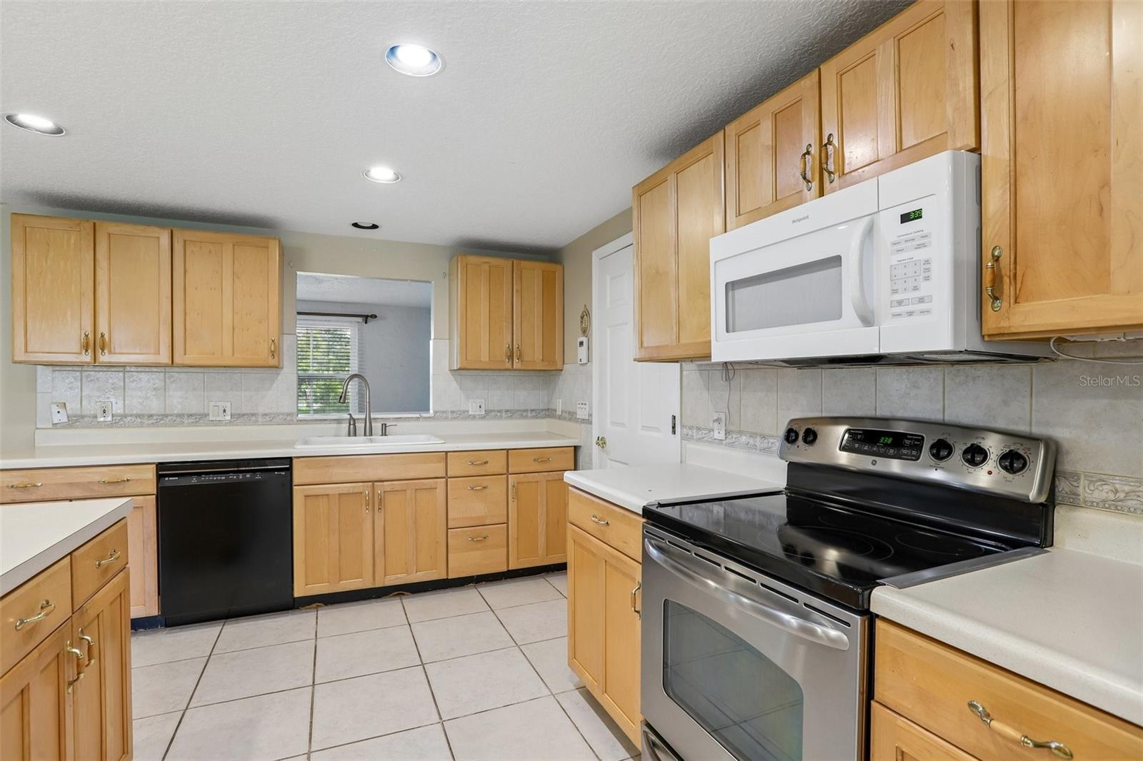 6510 SUNRIDGE DR — photo 22