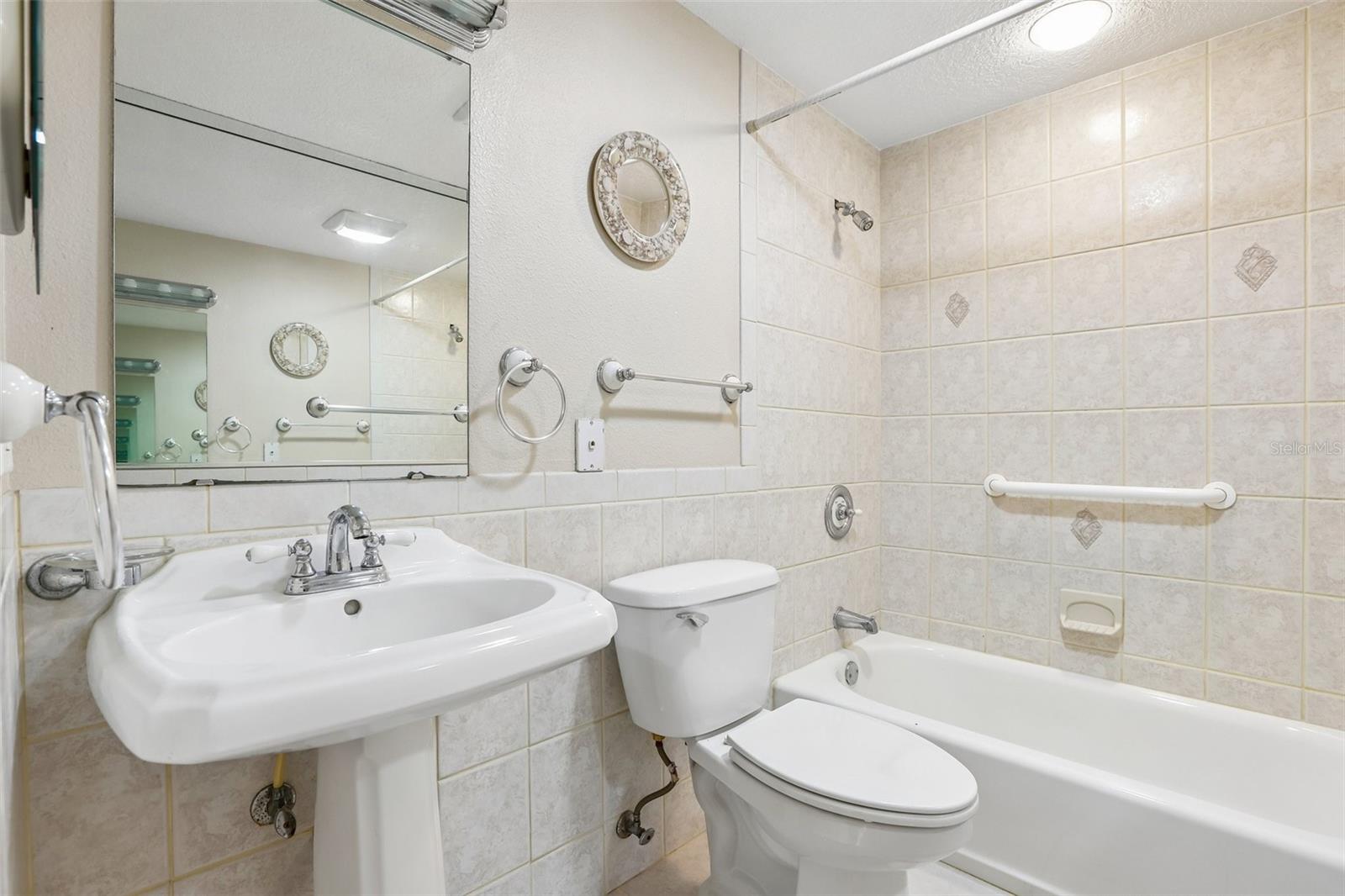 6510 SUNRIDGE DR — photo 32