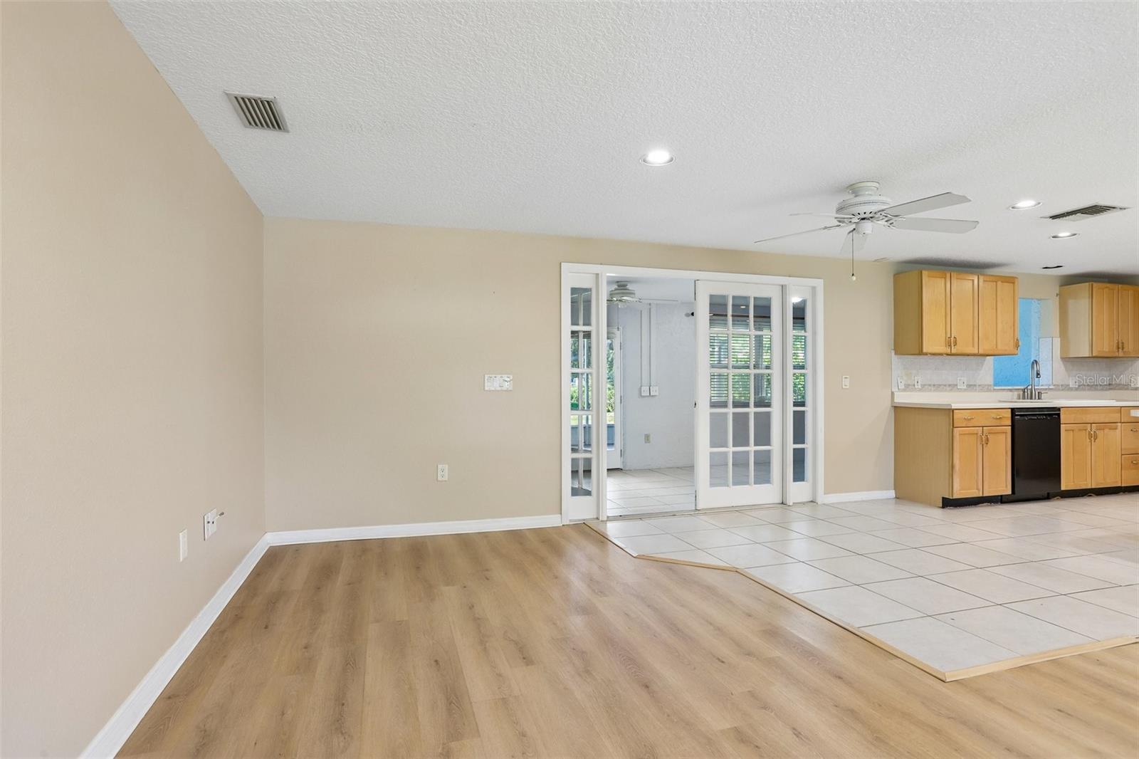 6510 SUNRIDGE DR — photo 13