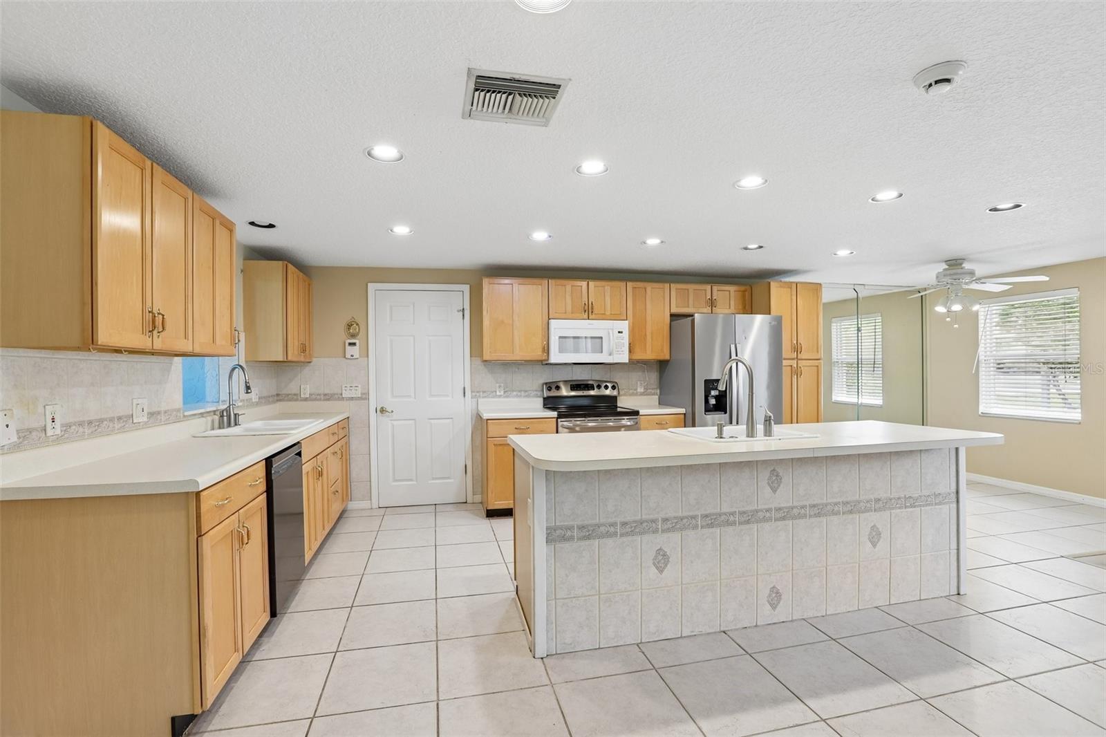 6510 SUNRIDGE DR — photo 20
