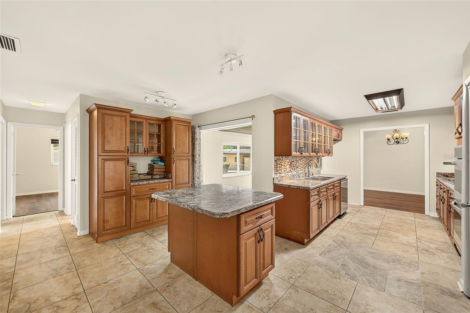 303 SAINT AUGUSTINE AVE — photo 10