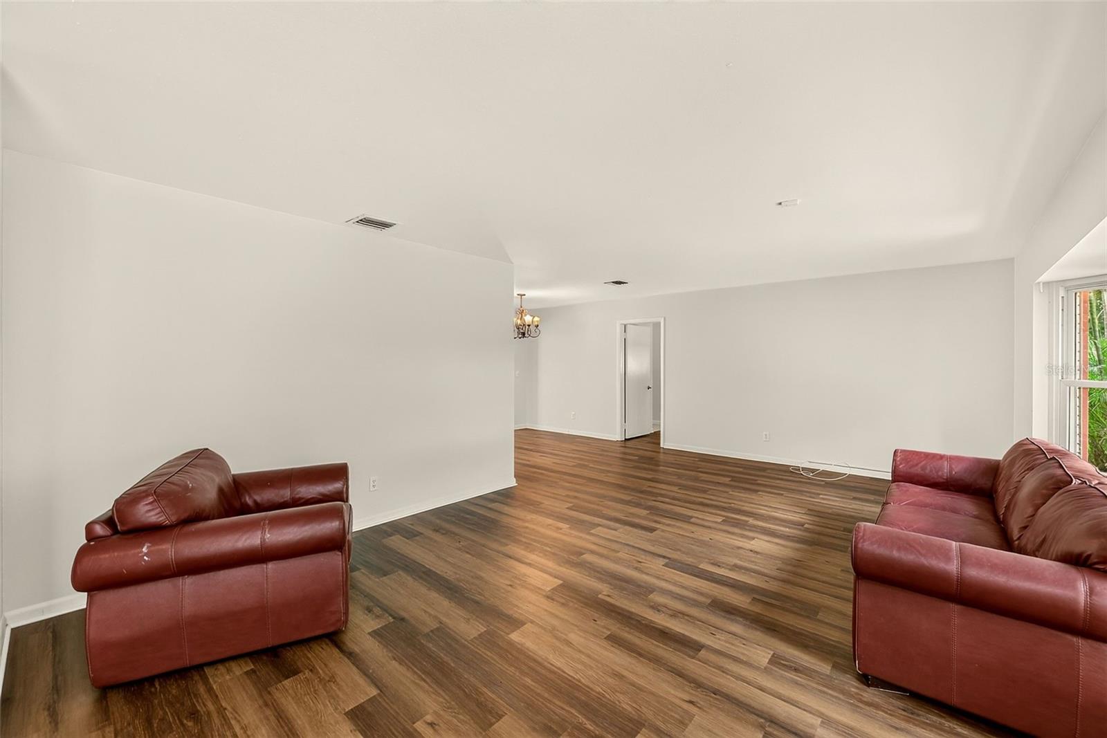 303 SAINT AUGUSTINE AVE — photo 4