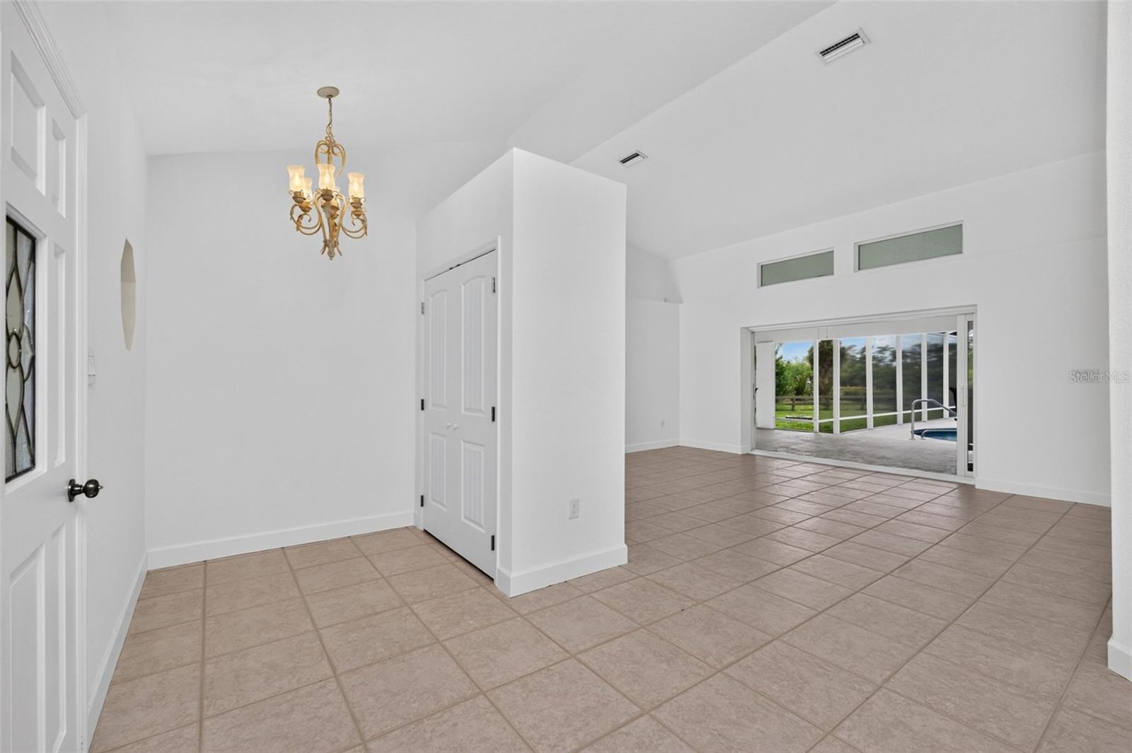 200 S OXFORD DR — photo 5