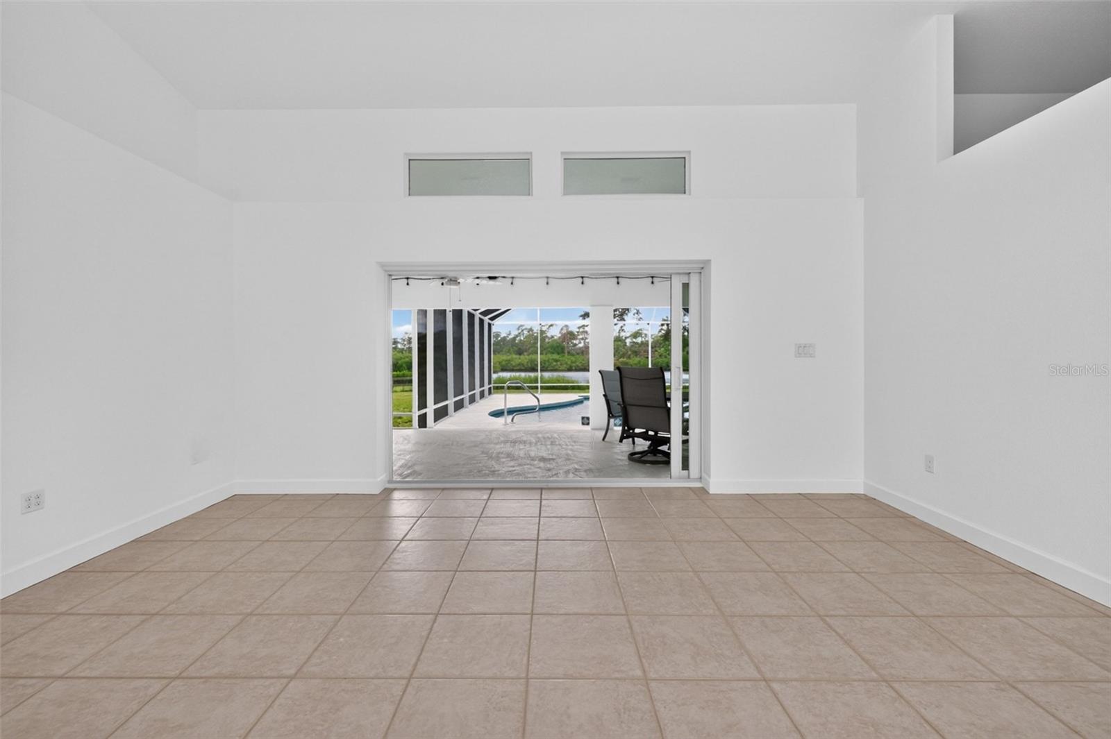 200 S OXFORD DR — photo 8