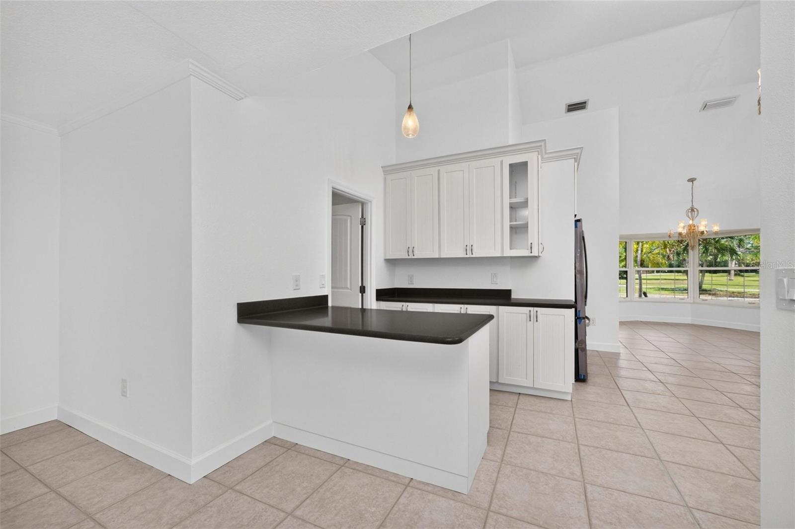 200 S OXFORD DR — photo 16