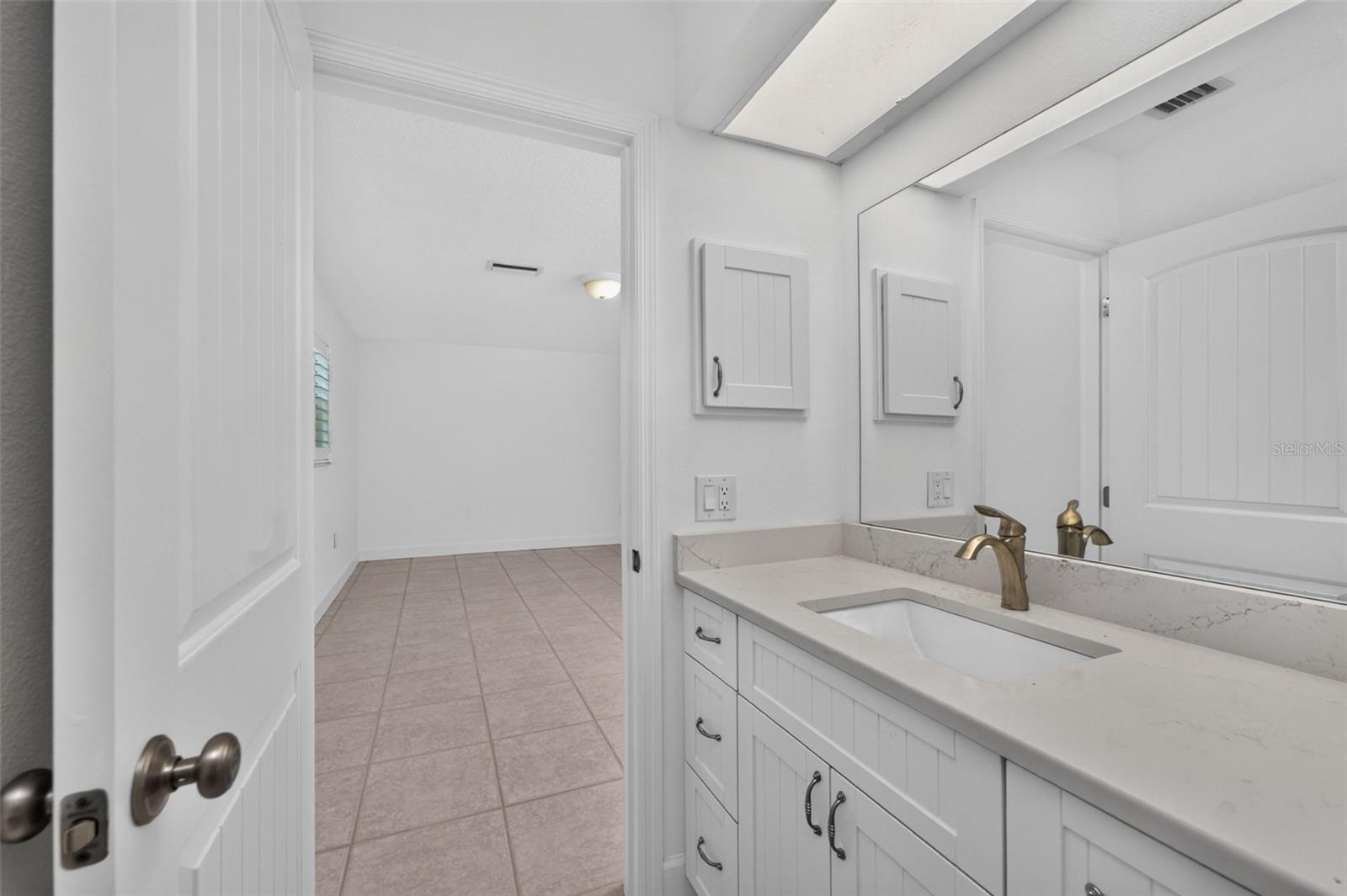 200 S OXFORD DR — photo 35