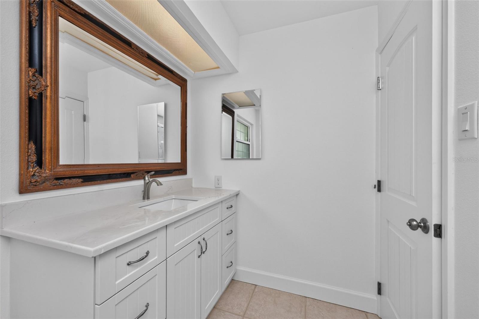 200 S OXFORD DR — photo 41