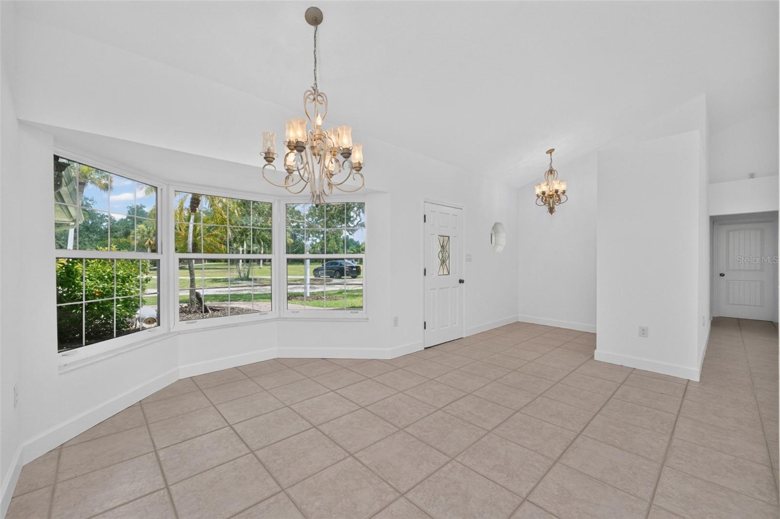 200 S OXFORD DR — photo 11