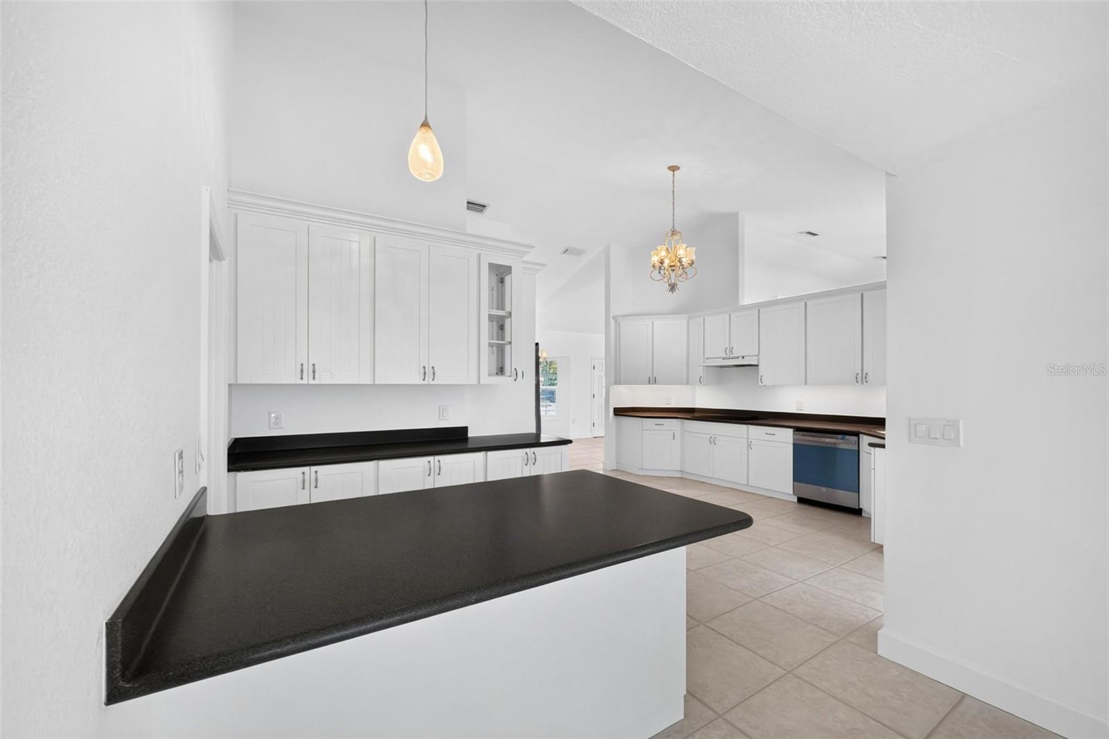 200 S OXFORD DR — photo 17