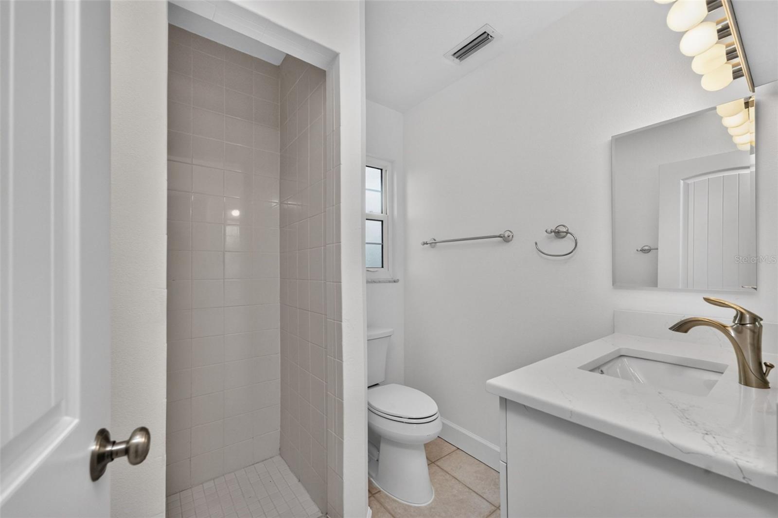 200 S OXFORD DR — photo 44