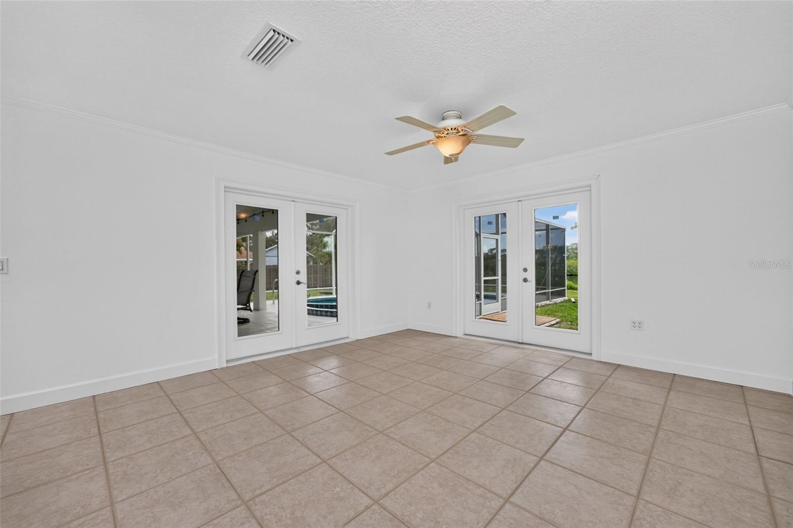 200 S OXFORD DR — photo 30
