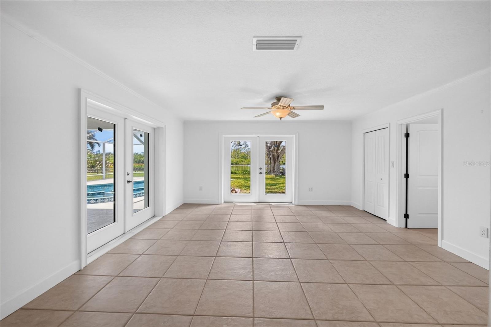 200 S OXFORD DR — photo 28