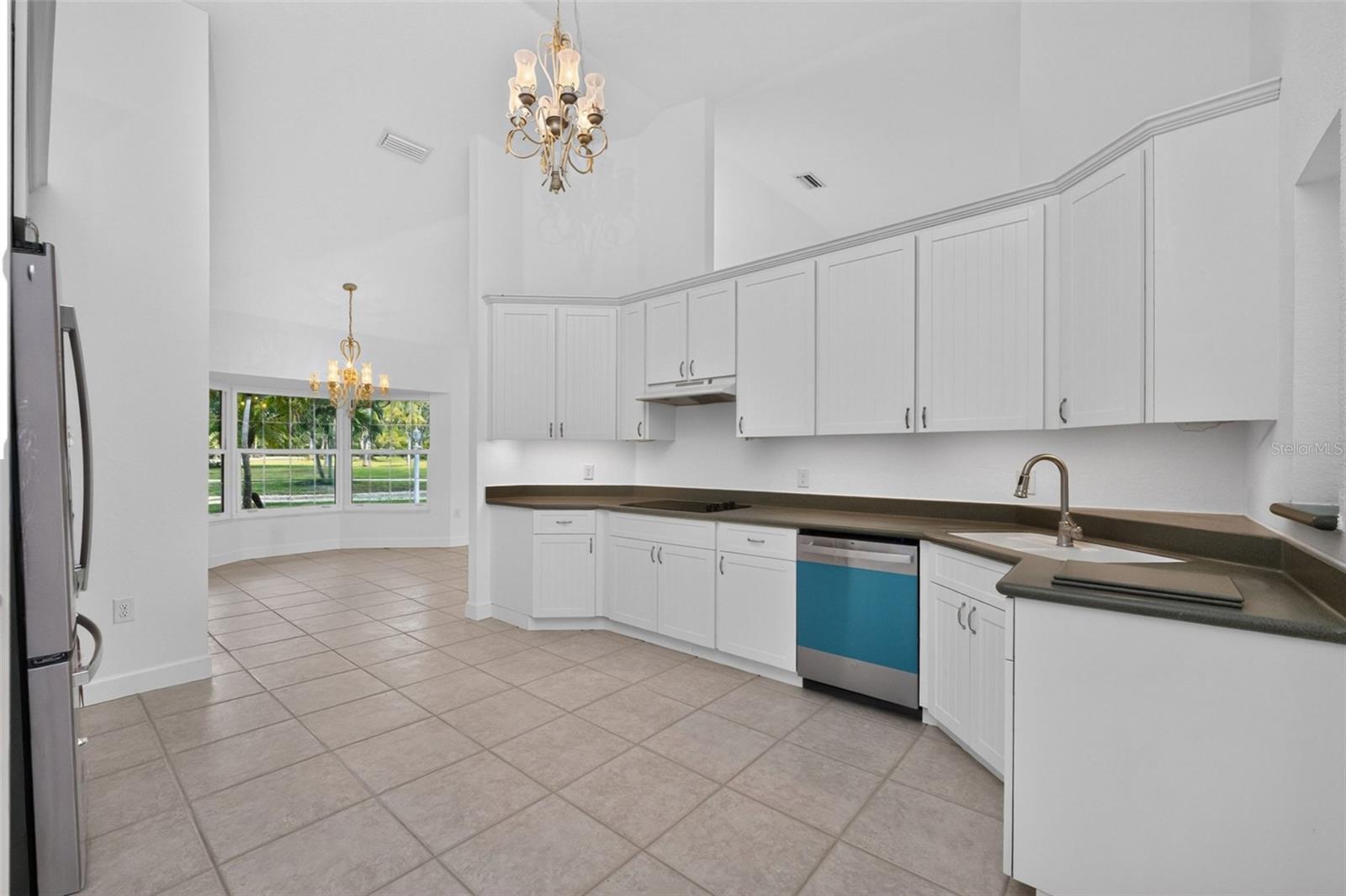 200 S OXFORD DR — photo 22