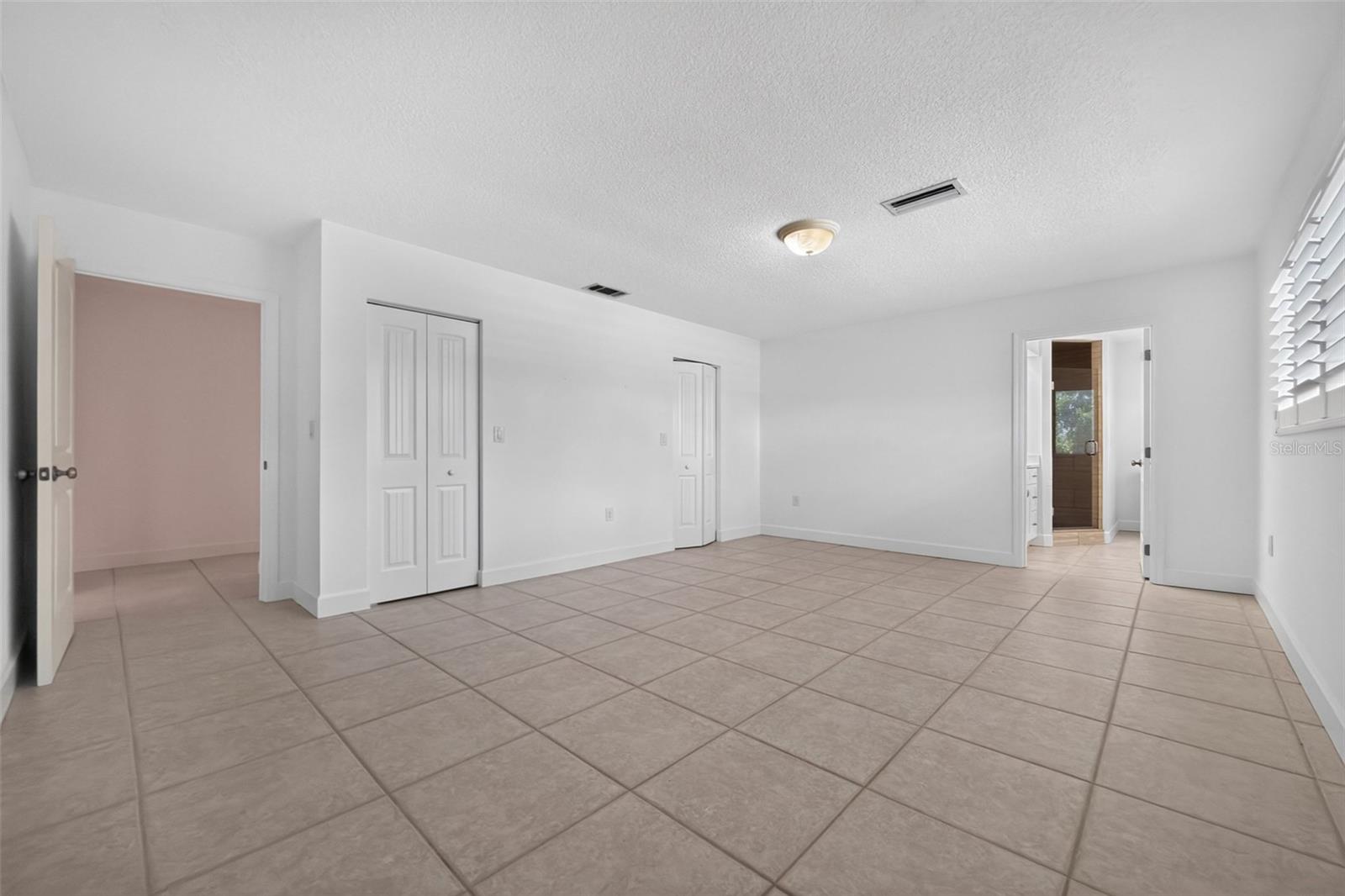 200 S OXFORD DR — photo 32