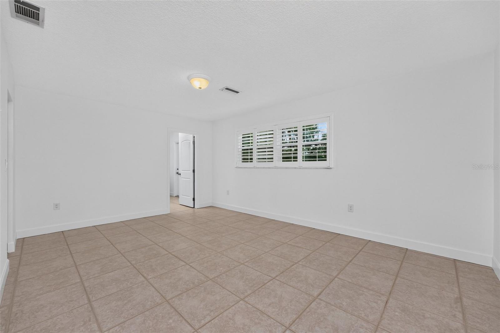 200 S OXFORD DR — photo 31