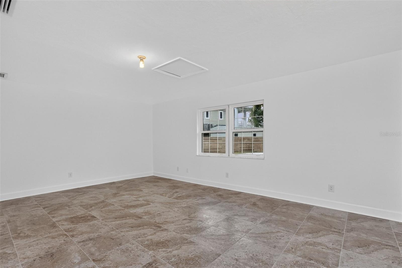 200 S OXFORD DR — photo 47