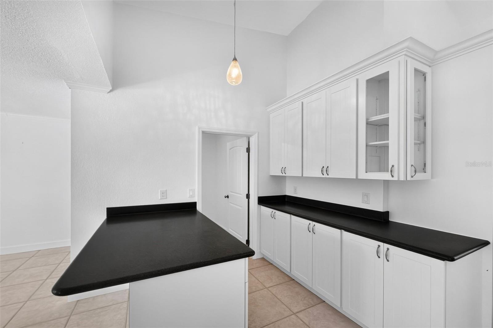 200 S OXFORD DR — photo 20