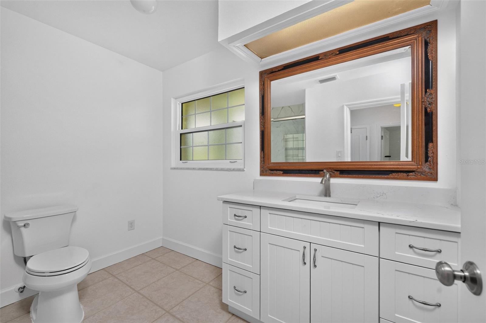 200 S OXFORD DR — photo 39