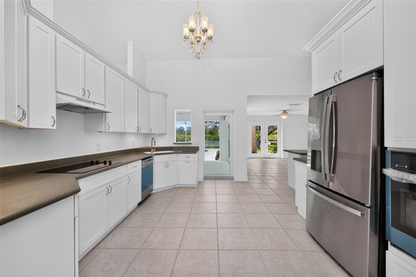 200 S OXFORD DR — photo 24
