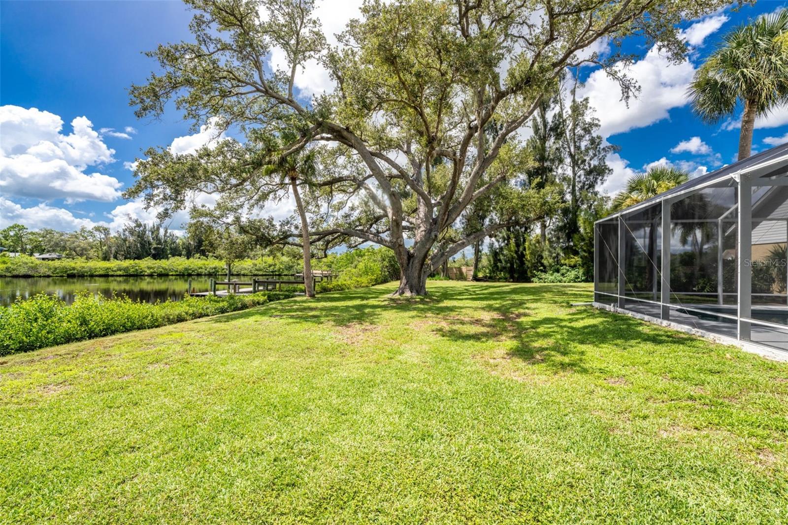 200 S OXFORD DR — photo 63
