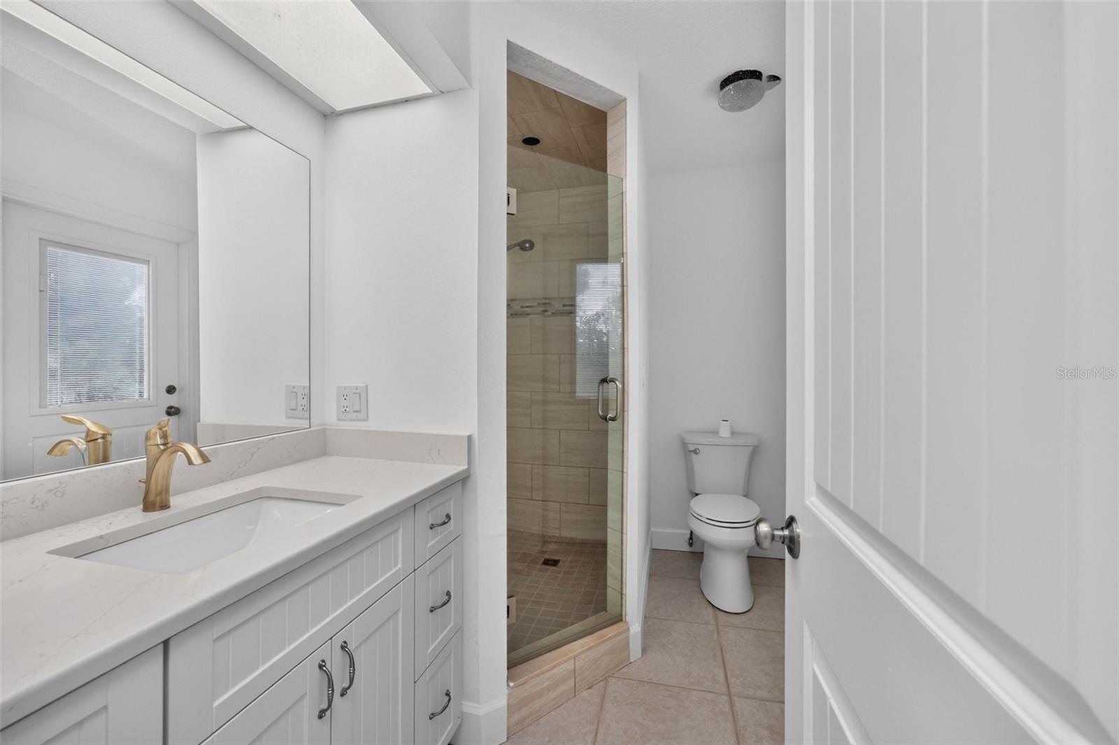 200 S OXFORD DR — photo 34