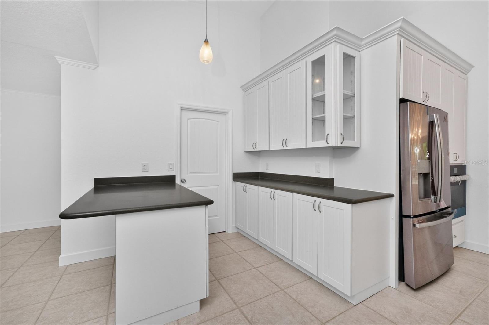 200 S OXFORD DR — photo 18