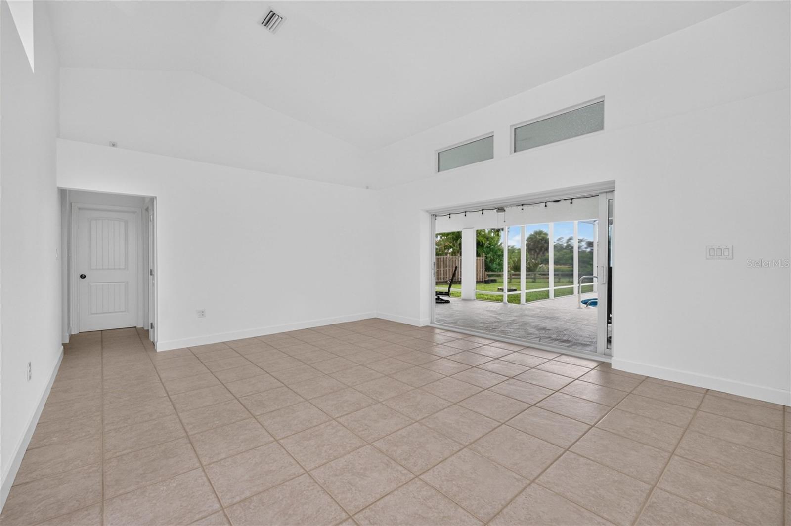 200 S OXFORD DR — photo 7