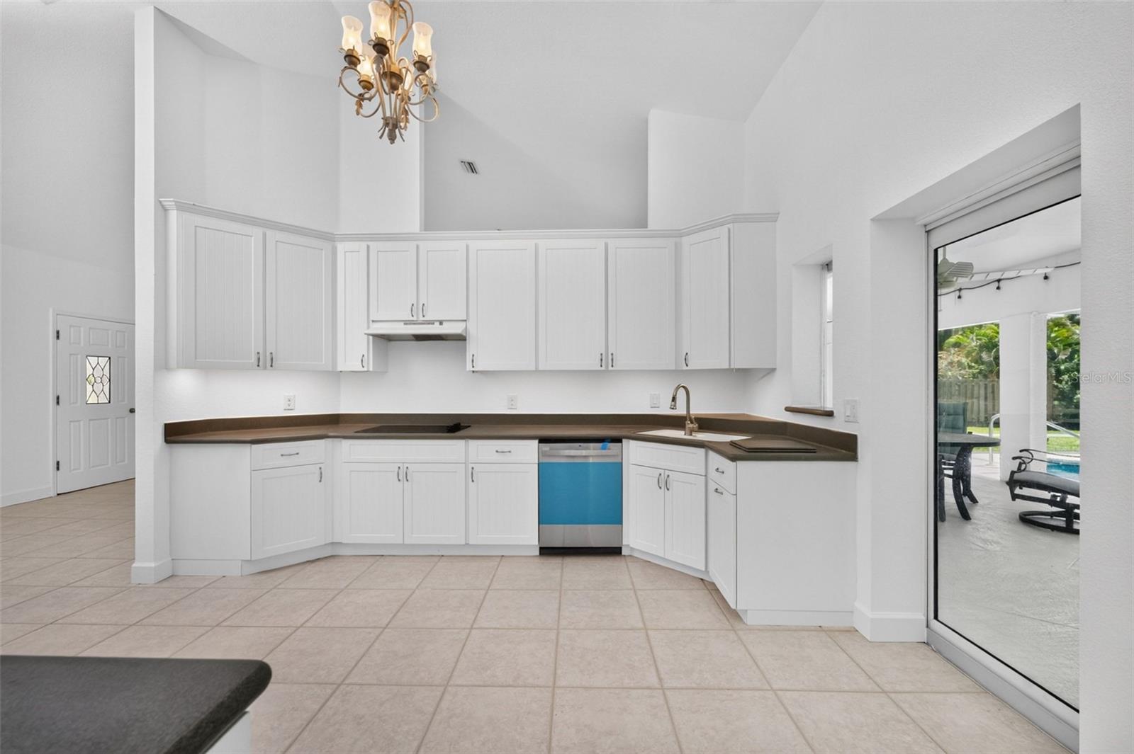 200 S OXFORD DR — photo 15