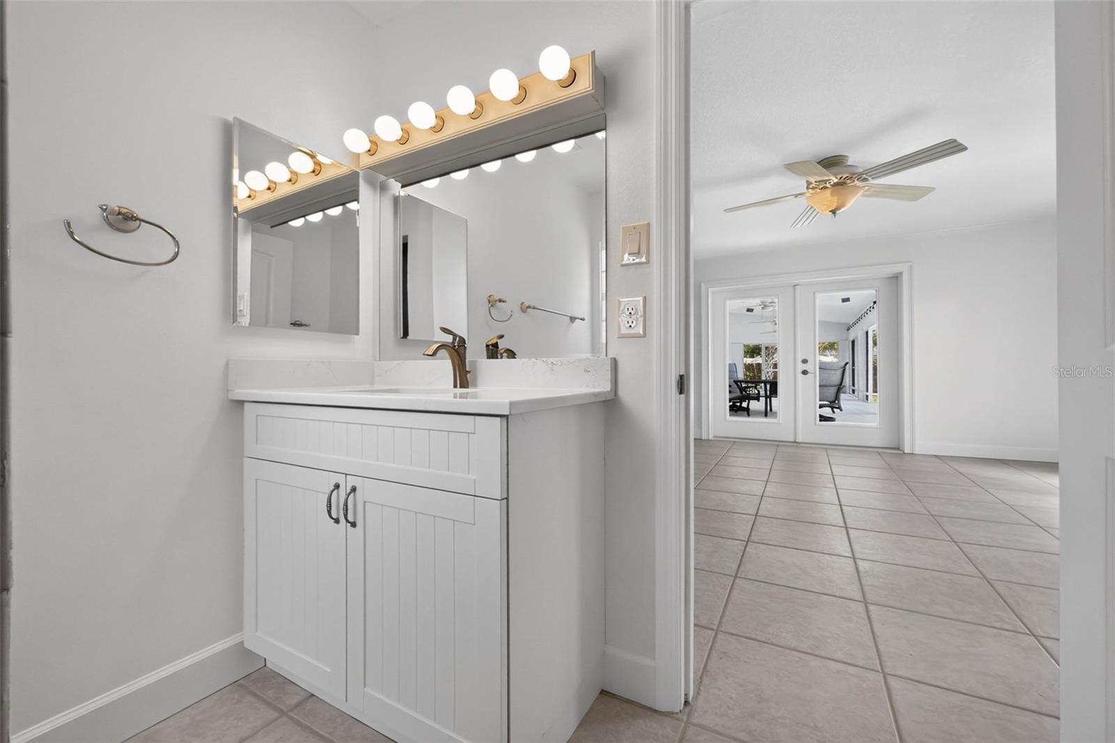 200 S OXFORD DR — photo 45