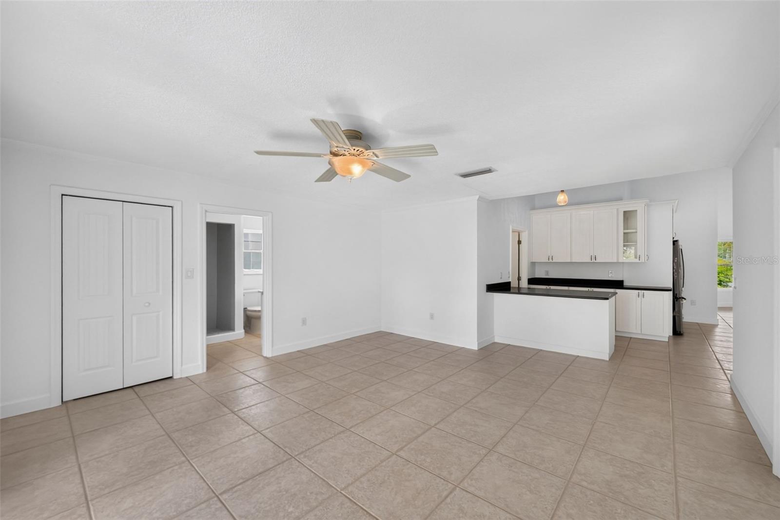 200 S OXFORD DR — photo 29