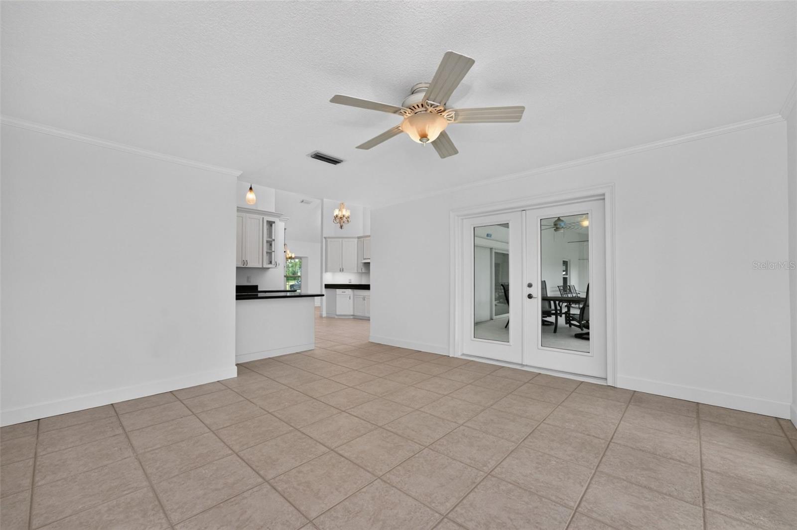 200 S OXFORD DR — photo 26