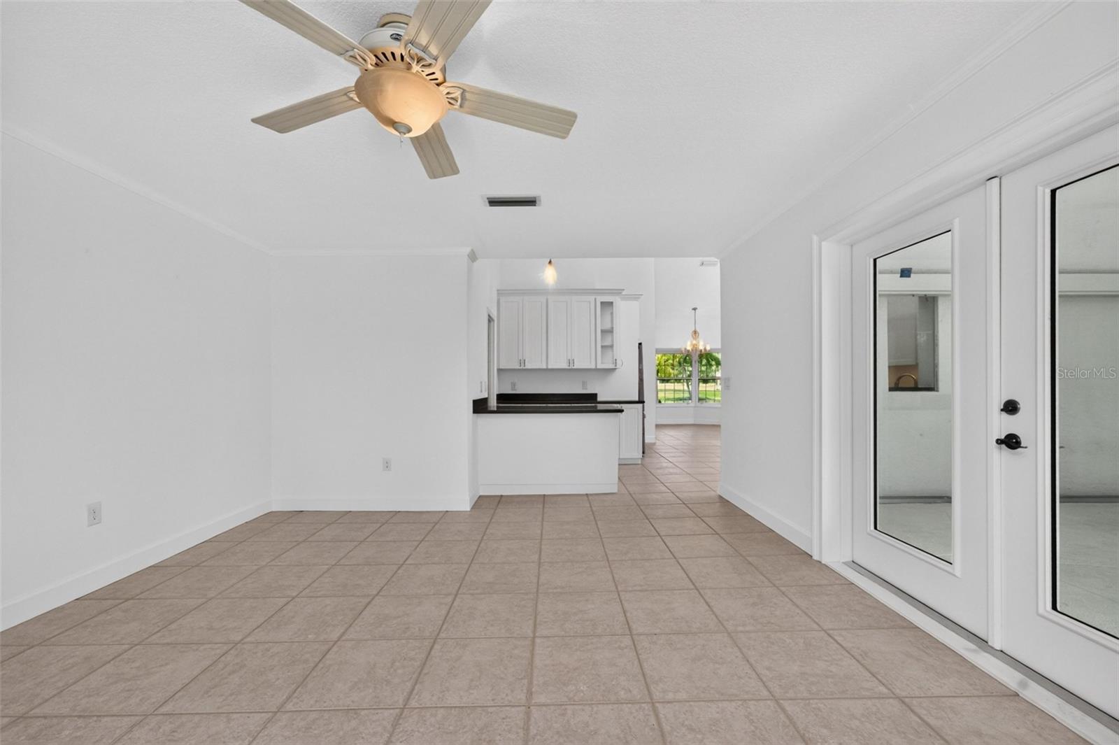 200 S OXFORD DR — photo 27