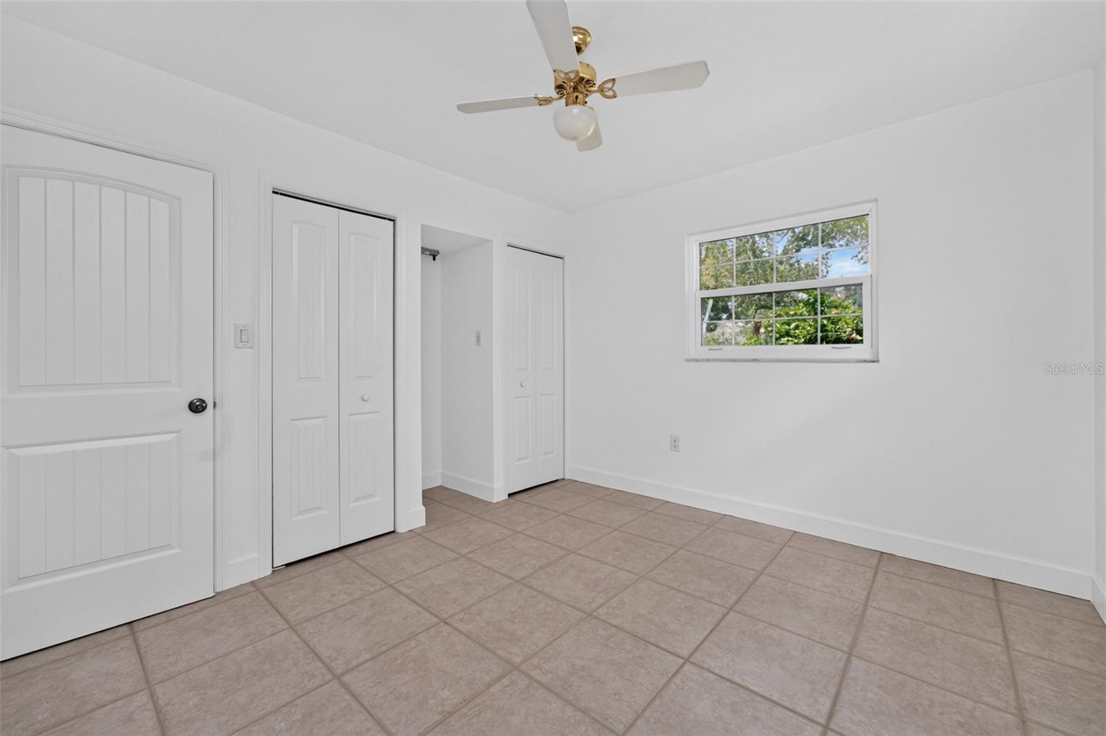 200 S OXFORD DR — photo 37
