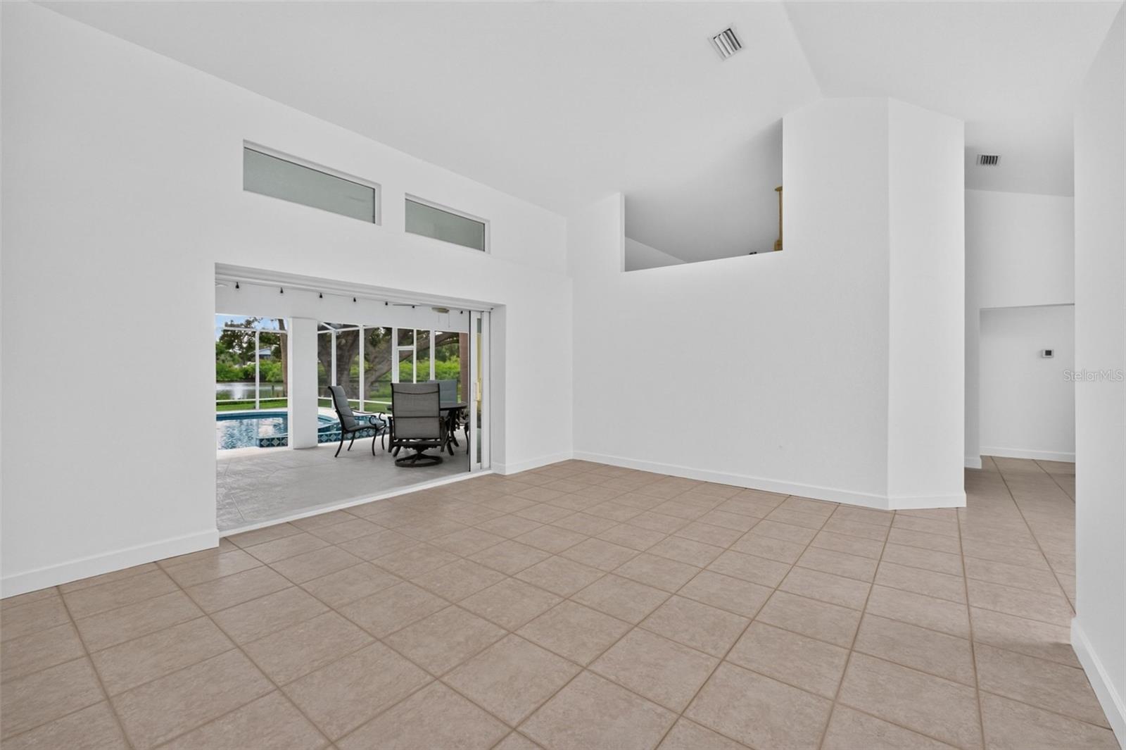 200 S OXFORD DR — photo 9