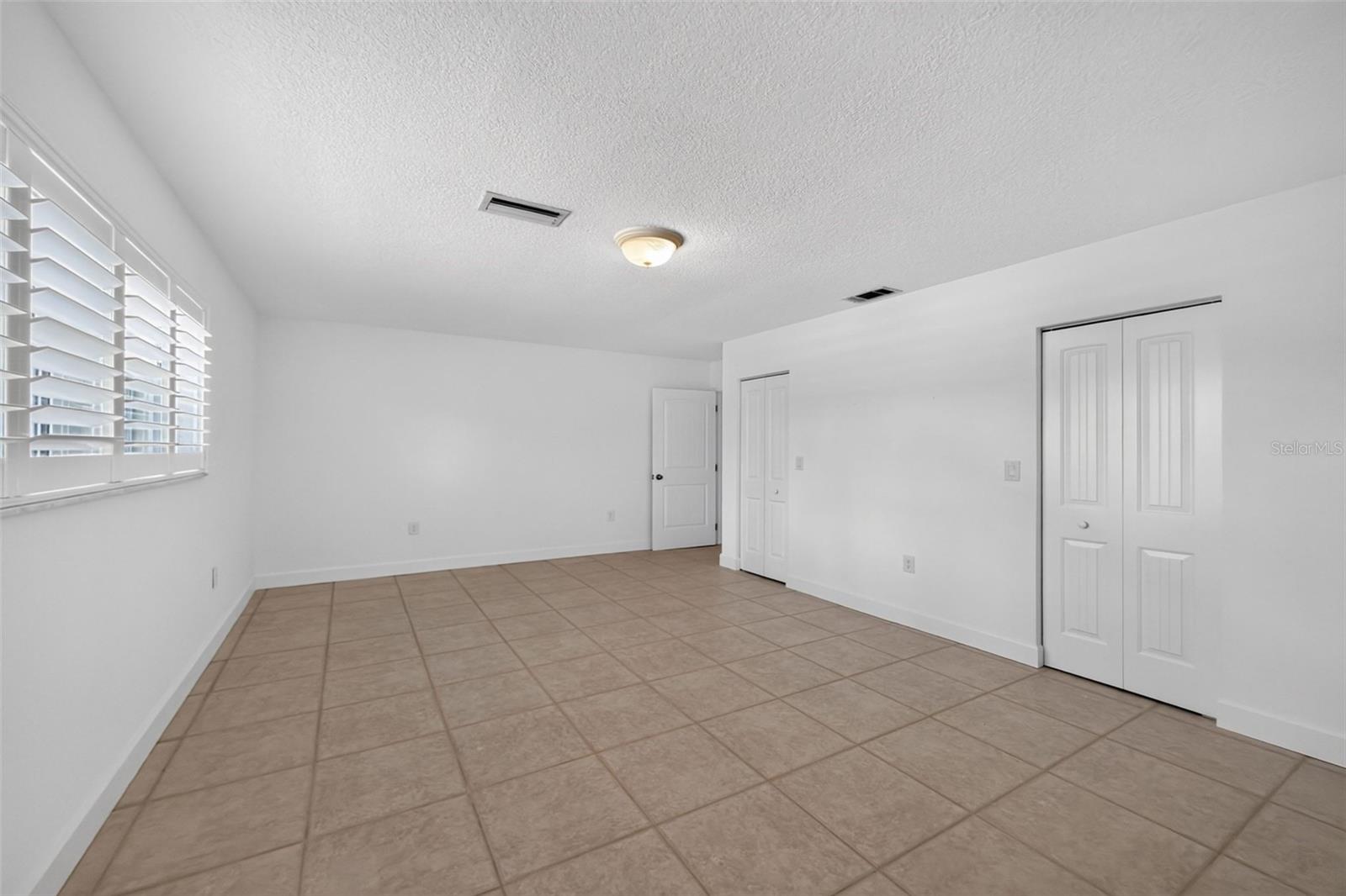 200 S OXFORD DR — photo 33