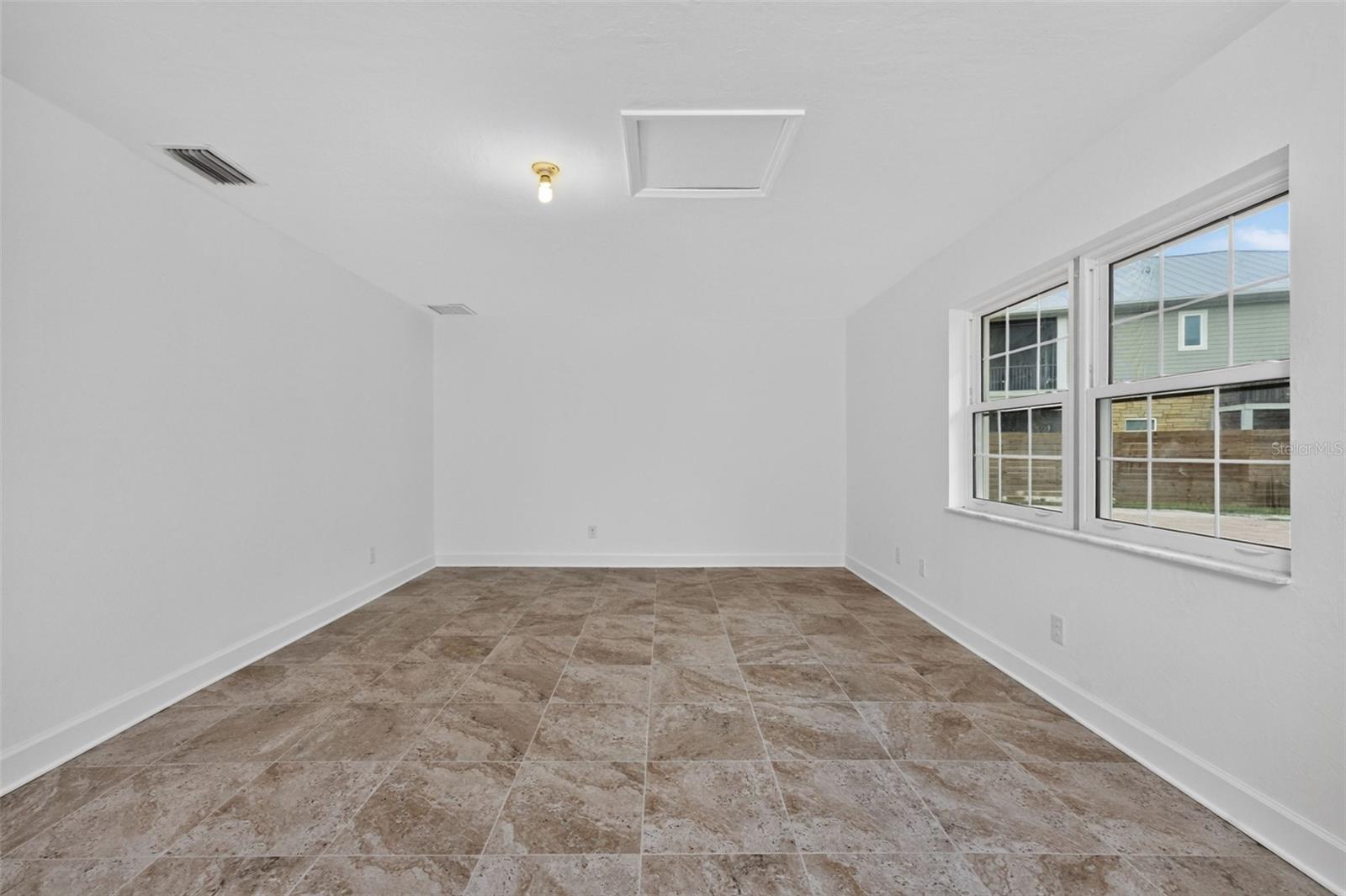 200 S OXFORD DR — photo 46