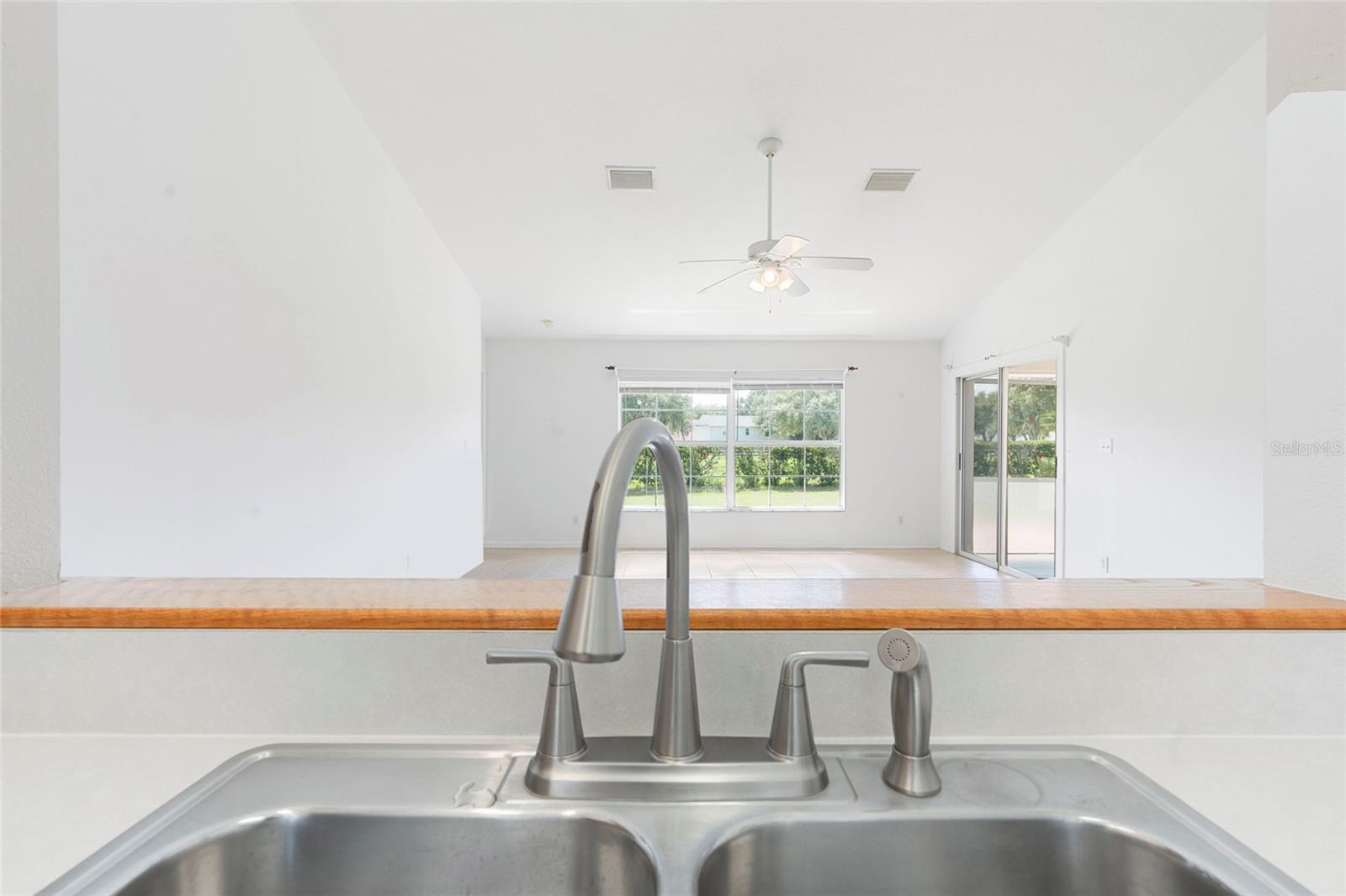 6412 LAURELWOOD DR — photo 25