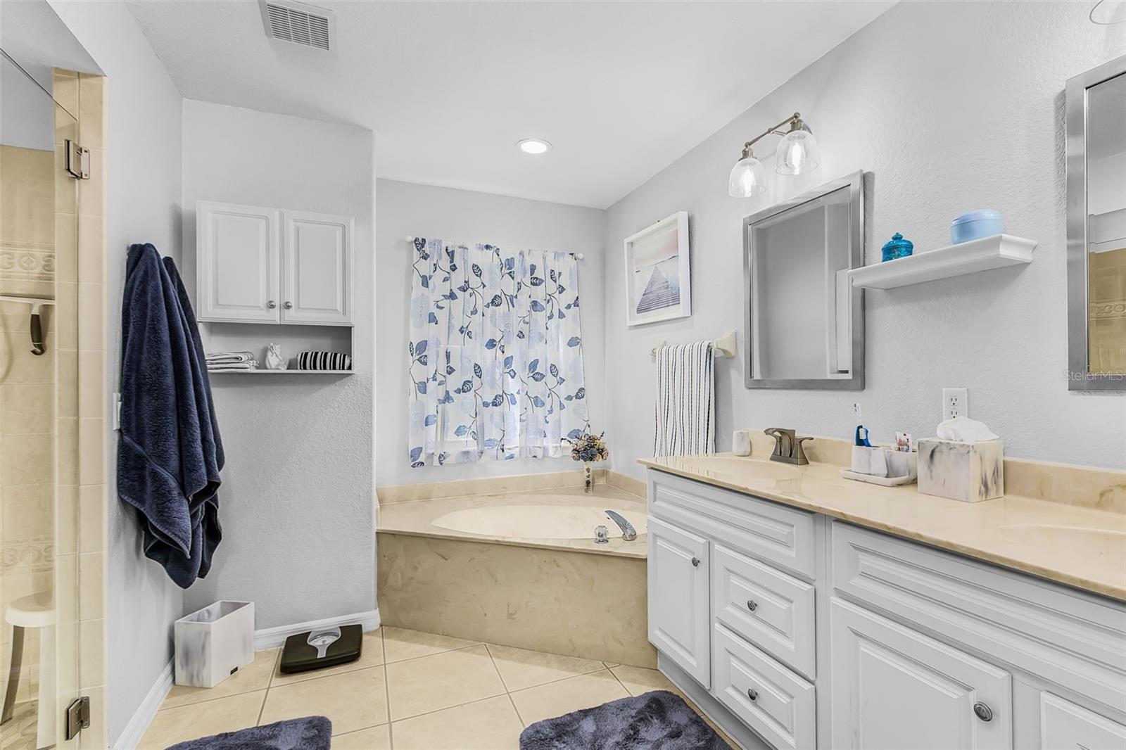 4240 FERNWAY DR — photo 14