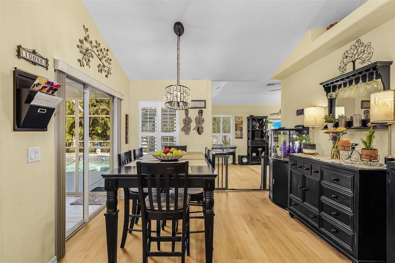 4240 FERNWAY DR — photo 9