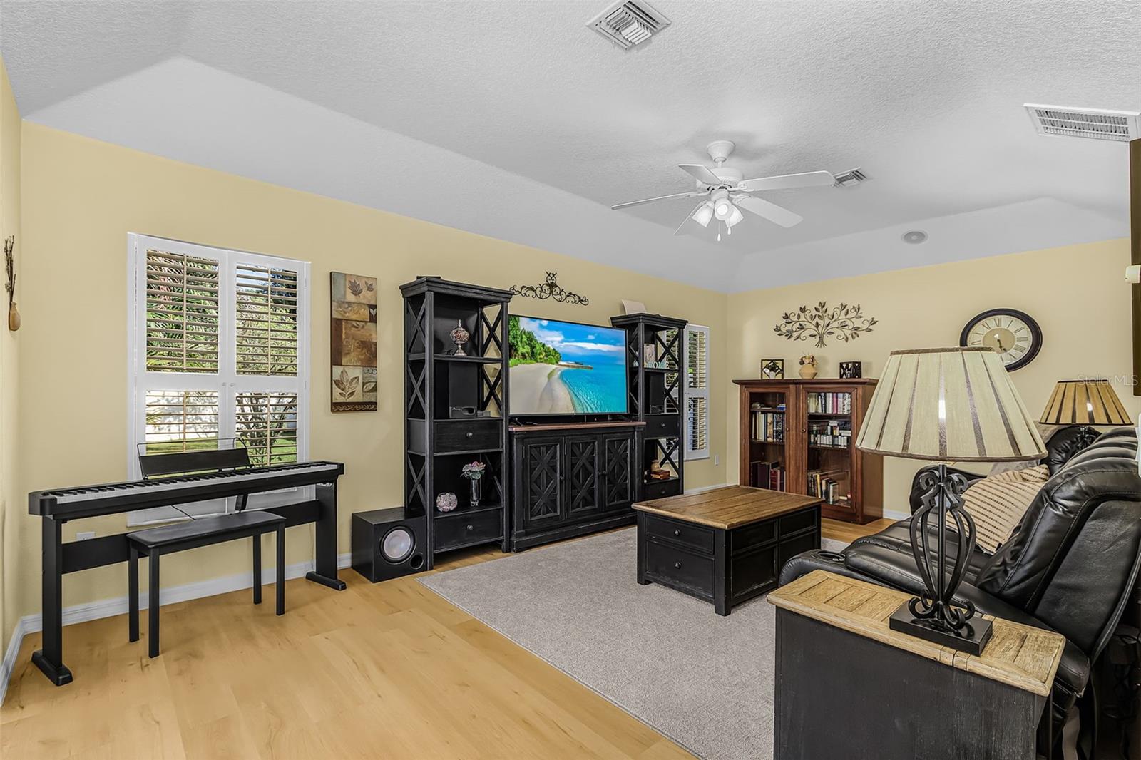 4240 FERNWAY DR — photo 10