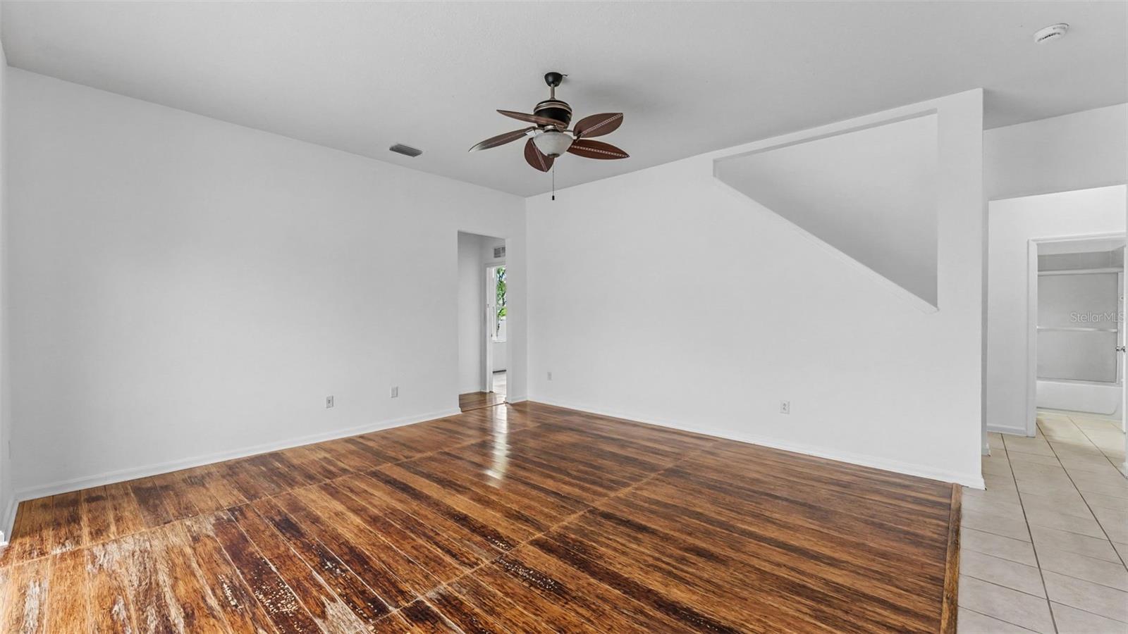 2041 HEARTLAND CIR — photo 26