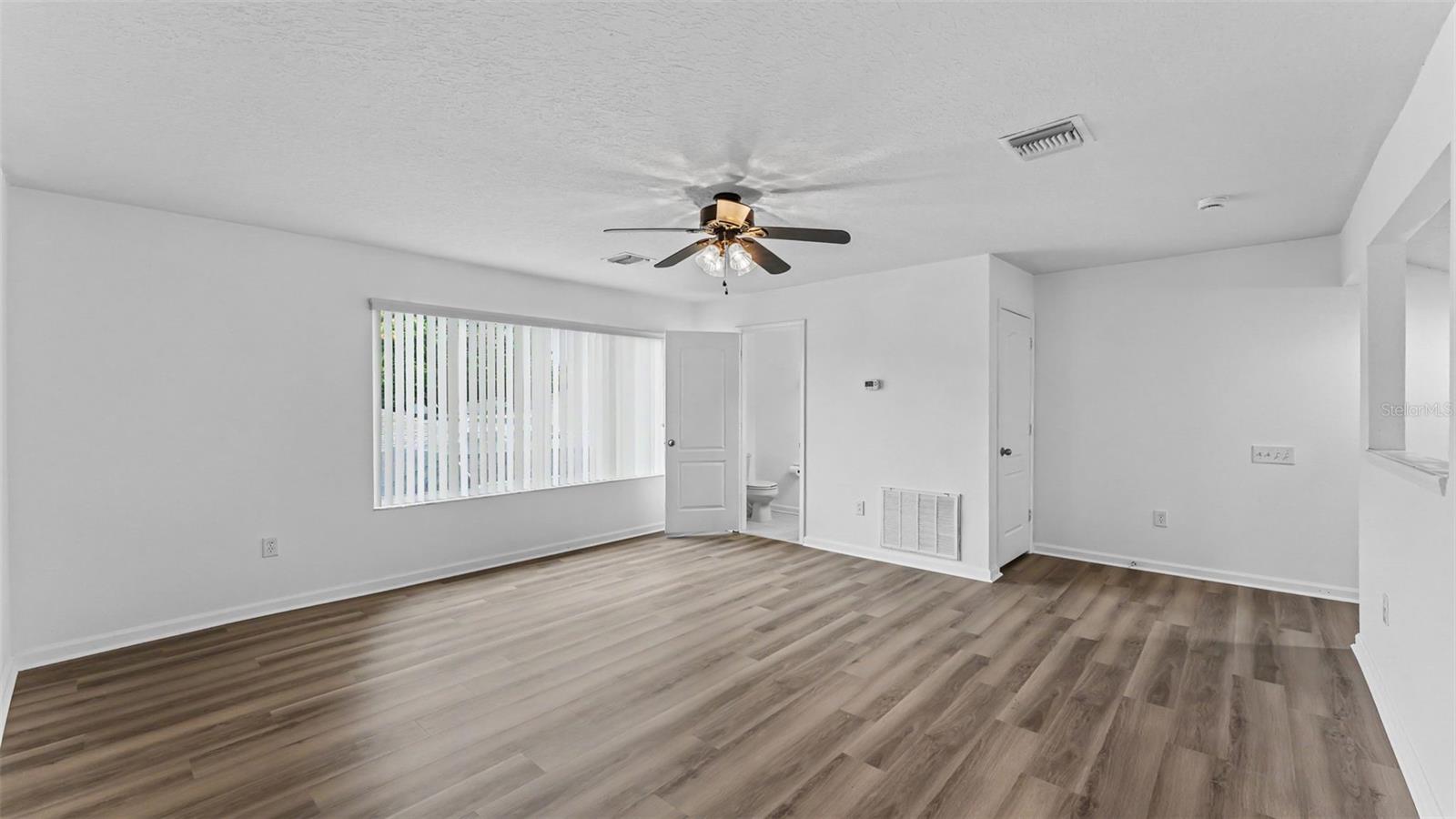 2041 HEARTLAND CIR — photo 45