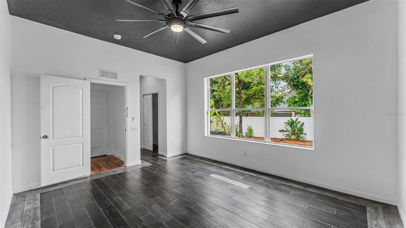 2041 HEARTLAND CIR — photo 37