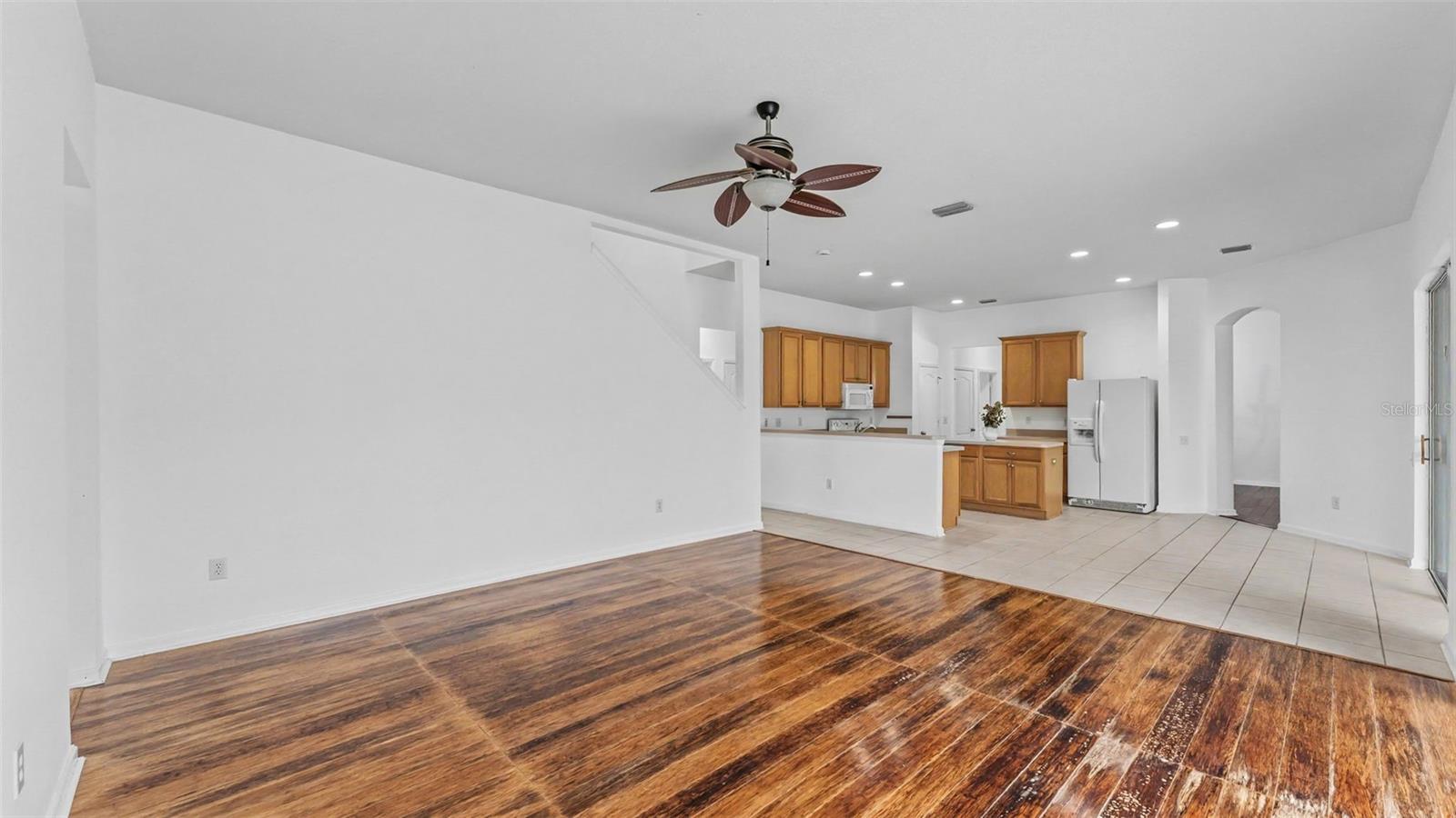 2041 HEARTLAND CIR — photo 27